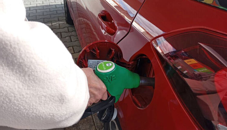 フランスでの給油についての写真