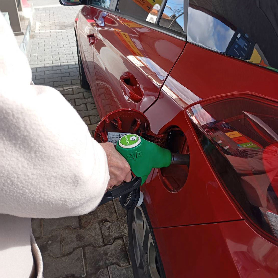 フランスでの給油についての写真