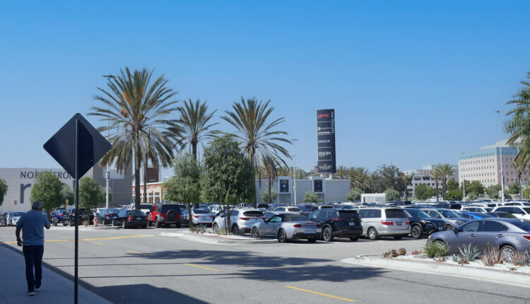 Orange Outlets Parking