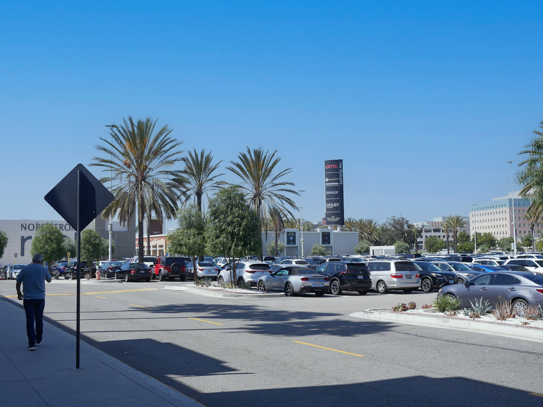 Orange Outlets Parking