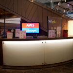 ハワイ・インターナショナルマーケットプレイスのAVISカウンター