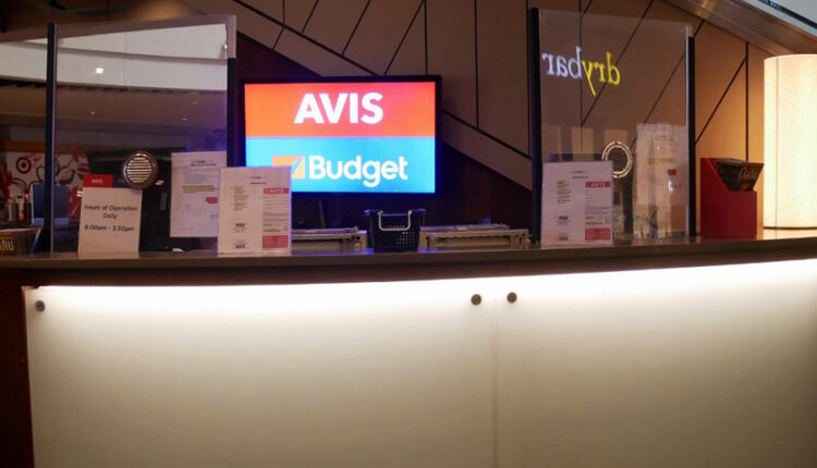 ハワイ・インターナショナルマーケットプレイスのAVISカウンター