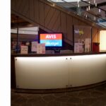 ハワイ・インターナショナルマーケットプレイスのAVISカウンター