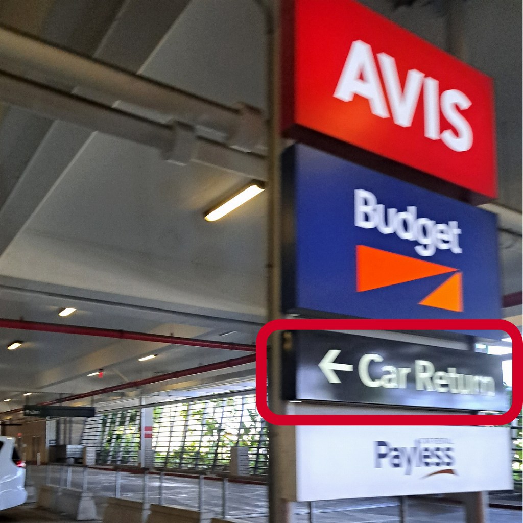 AVISレンタカー カフルイ空港営業所 返却のところ