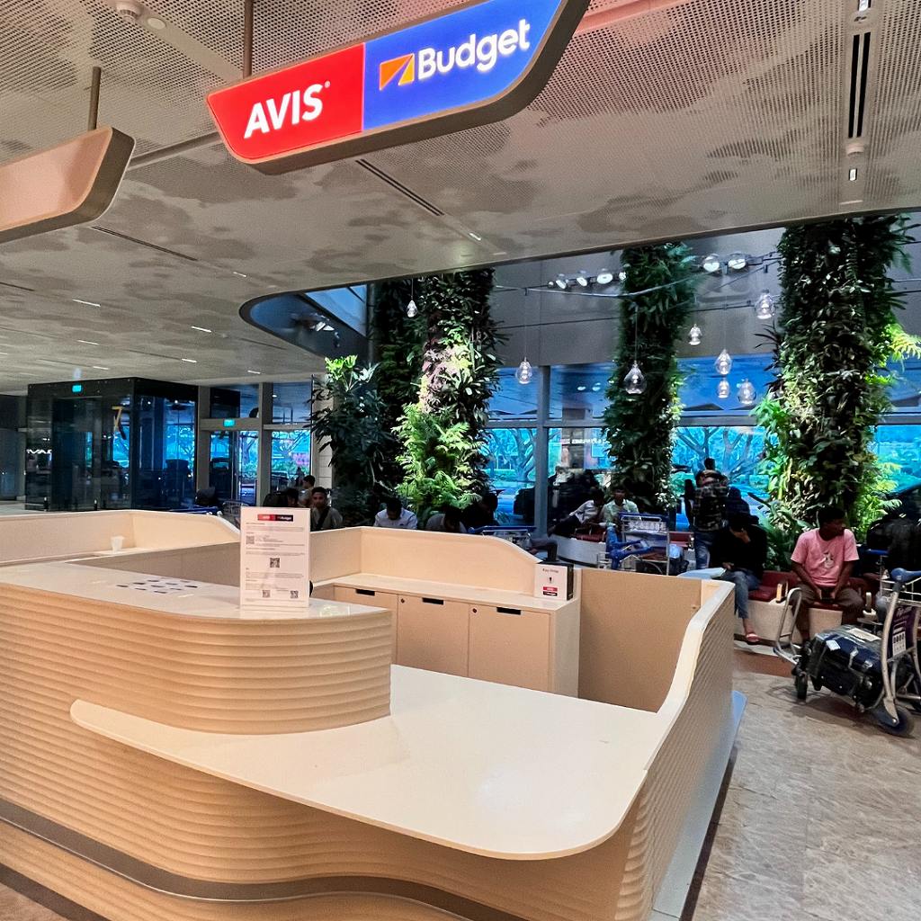 シンガポールチャンギ空港ターミナル２のエイビスレンタカー