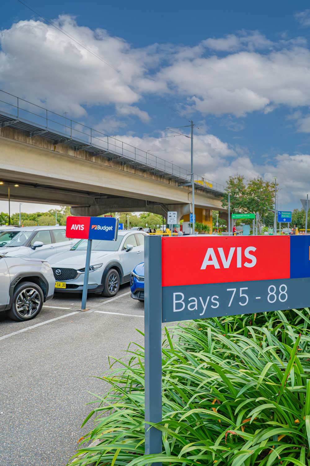 AVIS駐車場
